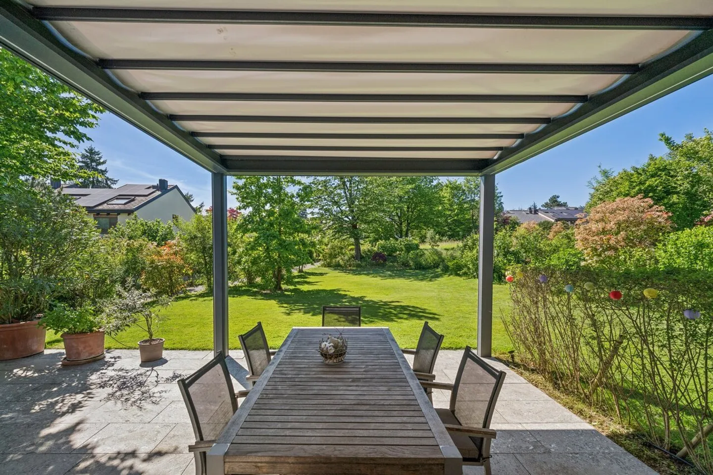 Spacious Family Home with Garden - Photo 9 of 11