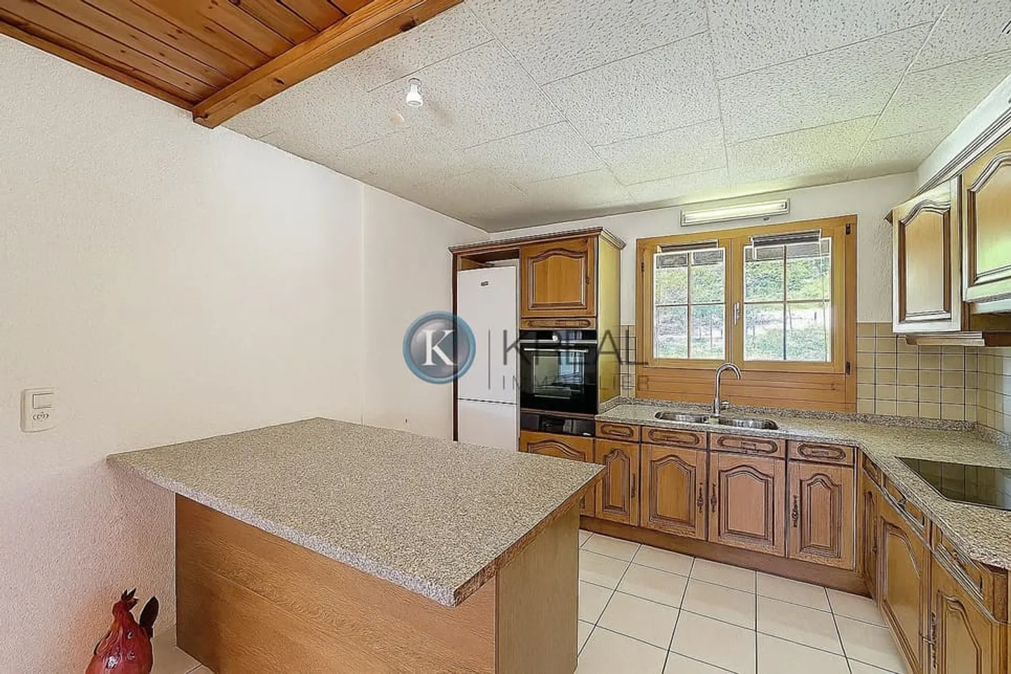 Spacious individual house with two apartments and great potential - Photo 2 of 8