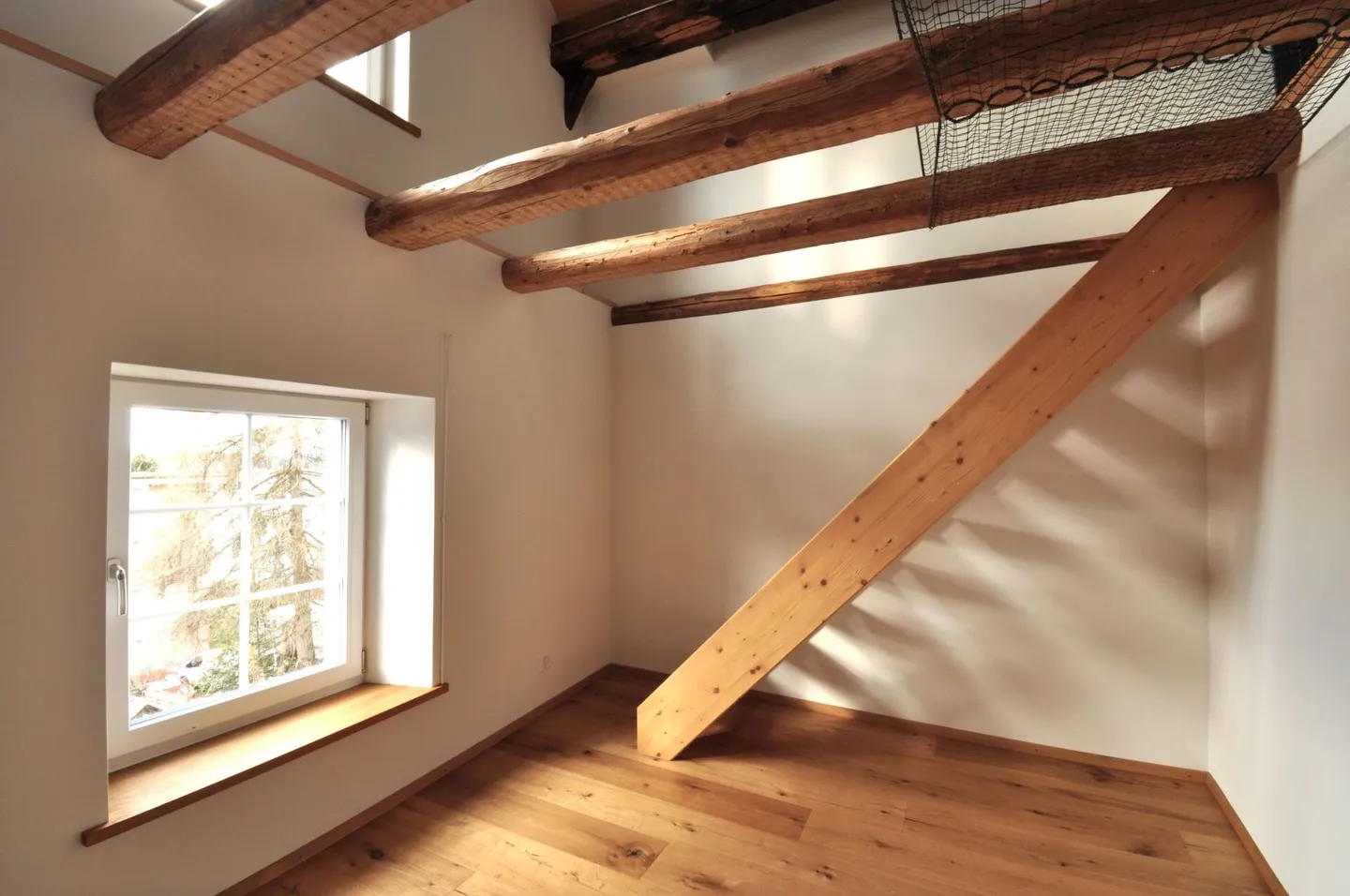 Zentrales Wohnglück in Hinwil: Historisches 6.5-Zimmer-Haus mit 2 Einheiten - Foto 6 von 12