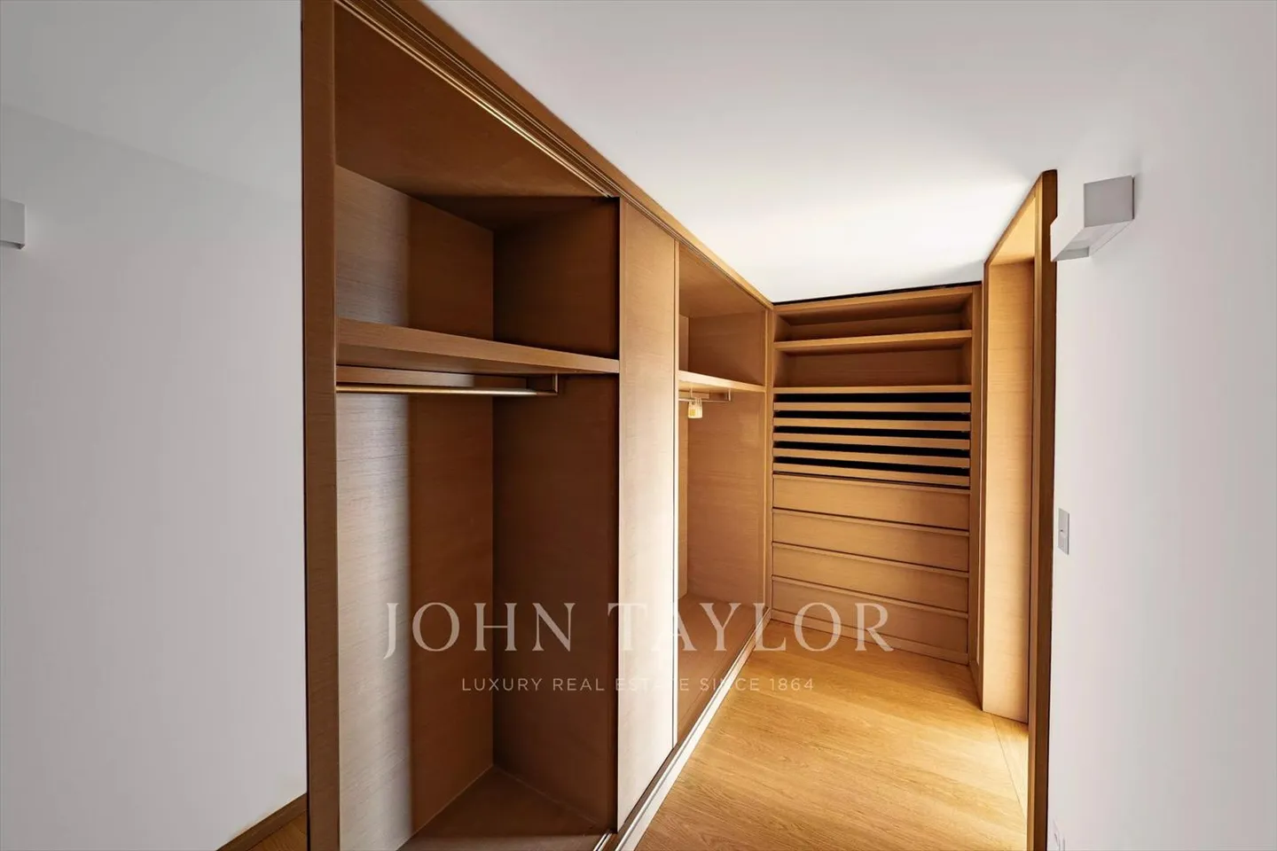 PENTHOUSE with exceptional lake view - Photo 11 of 13