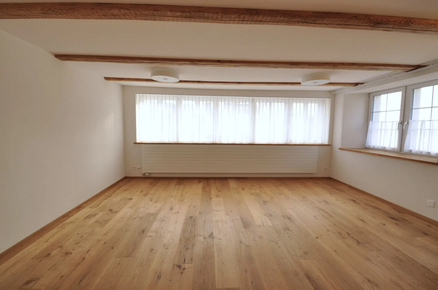 Zentrales Wohnglück in Hinwil: Historisches 6.5-Zimmer-Haus mit 2 Einheiten - Foto 11 von 12