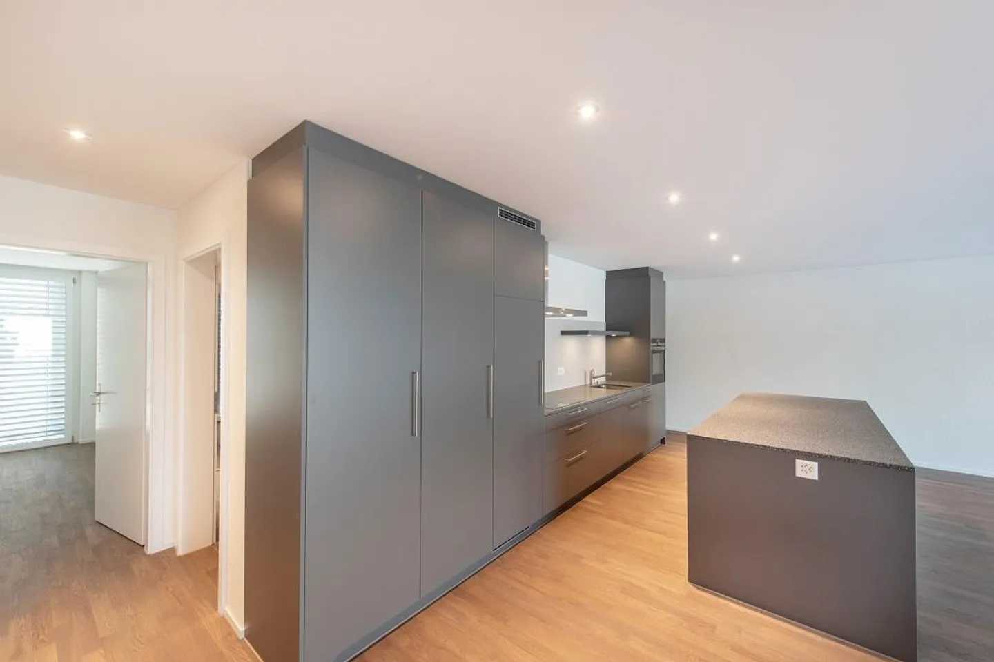 Are you looking for a spacious and modern apartment? - Photo 2 of 9