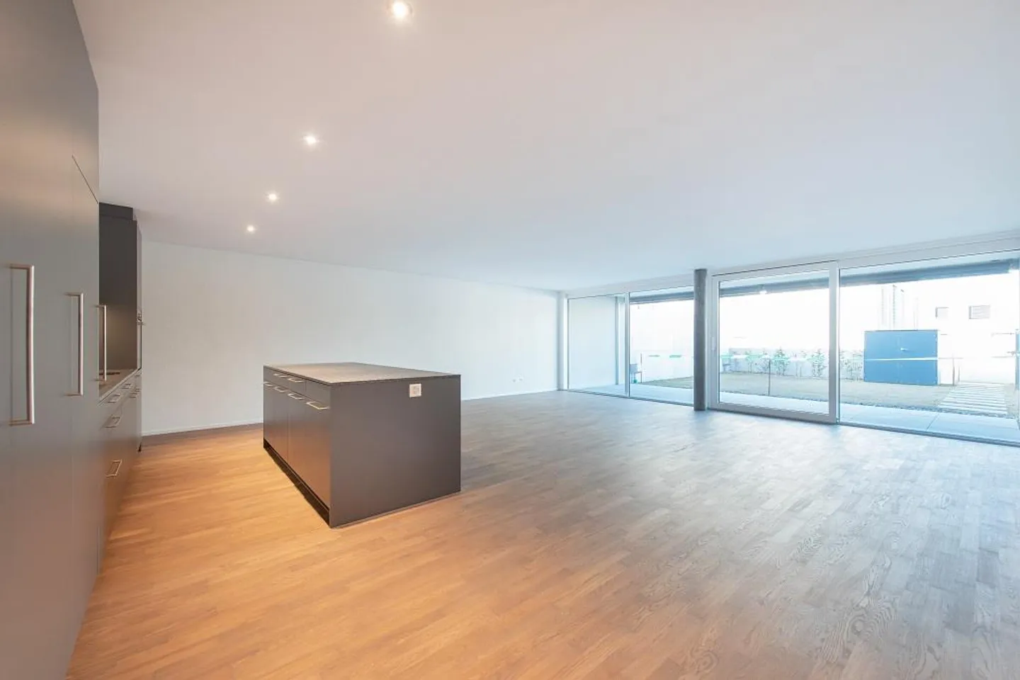 Are you looking for a spacious and modern apartment? - Photo 3 of 9