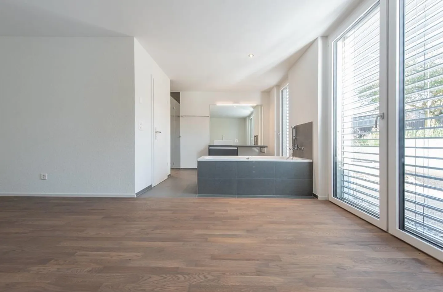 Are you looking for a spacious and modern apartment? - Photo 5 of 9