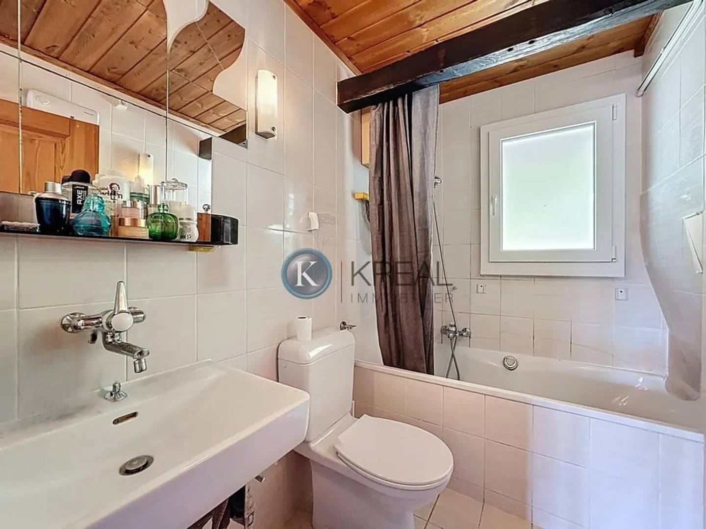 Spacious individual house with two apartments and great potential - Photo 5 of 8