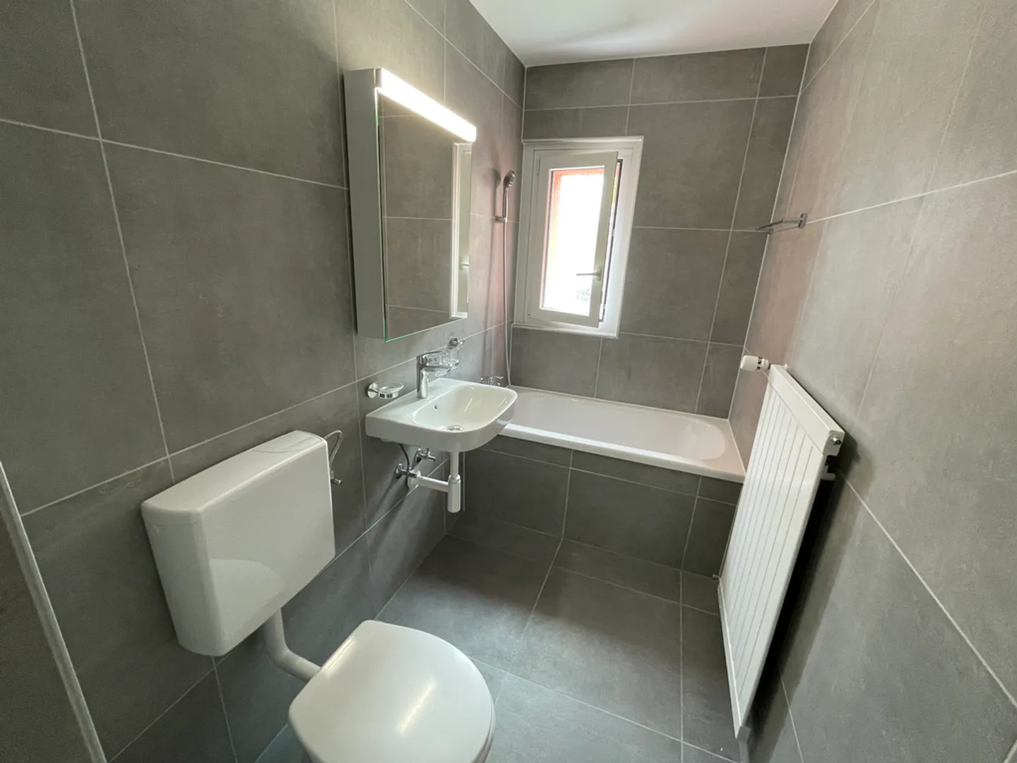 Apartment for rent - Photo 3 of 5