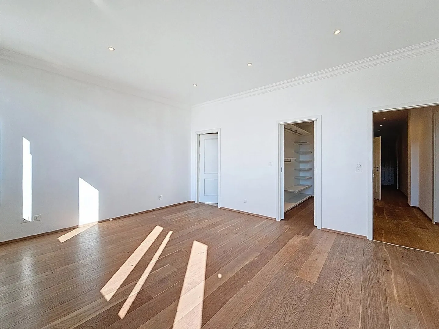 Appartement Charmant avec Vue sur le Lac - Photo 8 sur 13