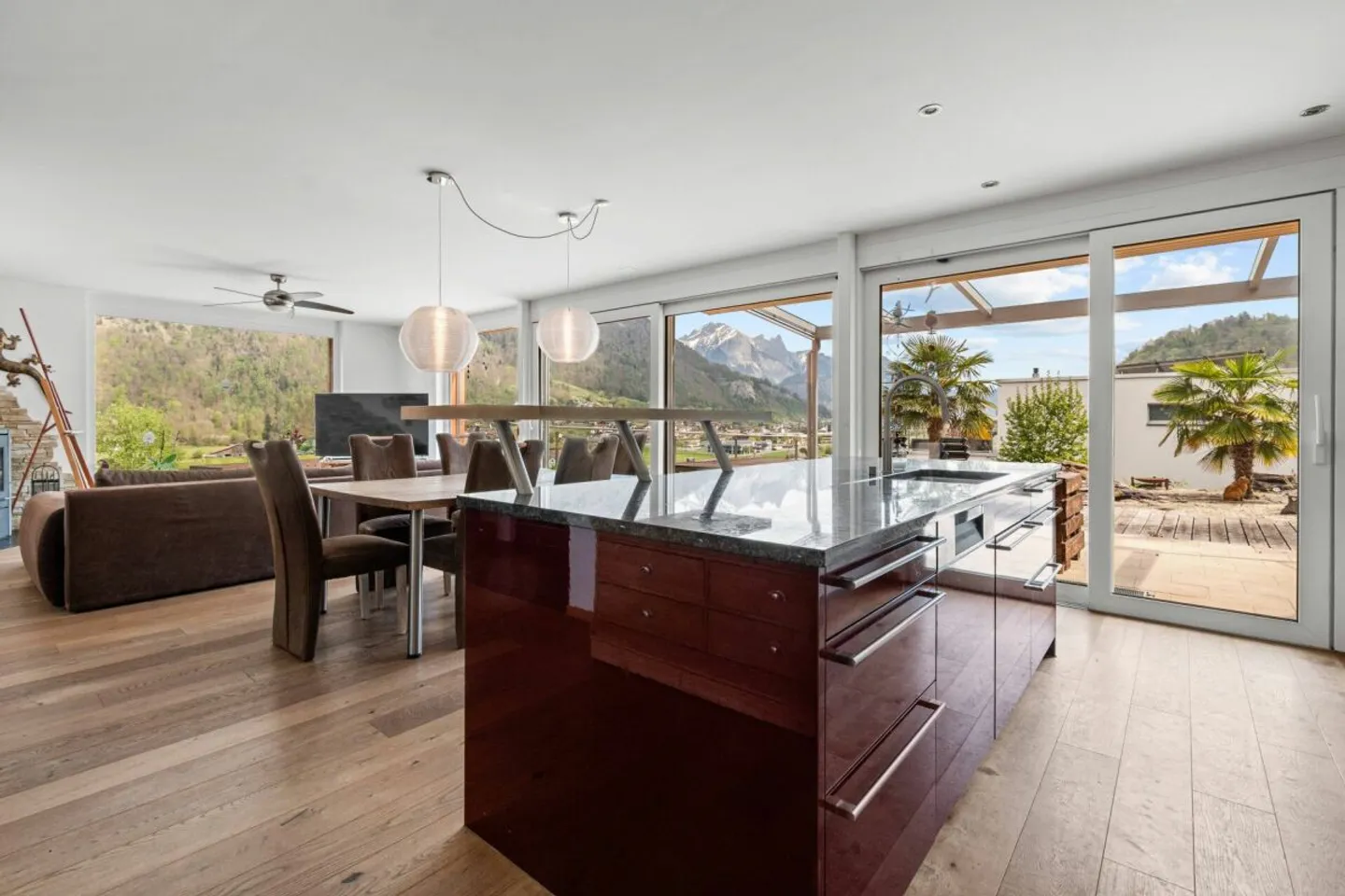 SUR LE ROC | Moderne, inondée de lumière, emplacement élevé, au bout d'une impasse, vue impressionnante sur la vallée jusqu'à la Bündner Herrschaft - Photo 24 sur 39