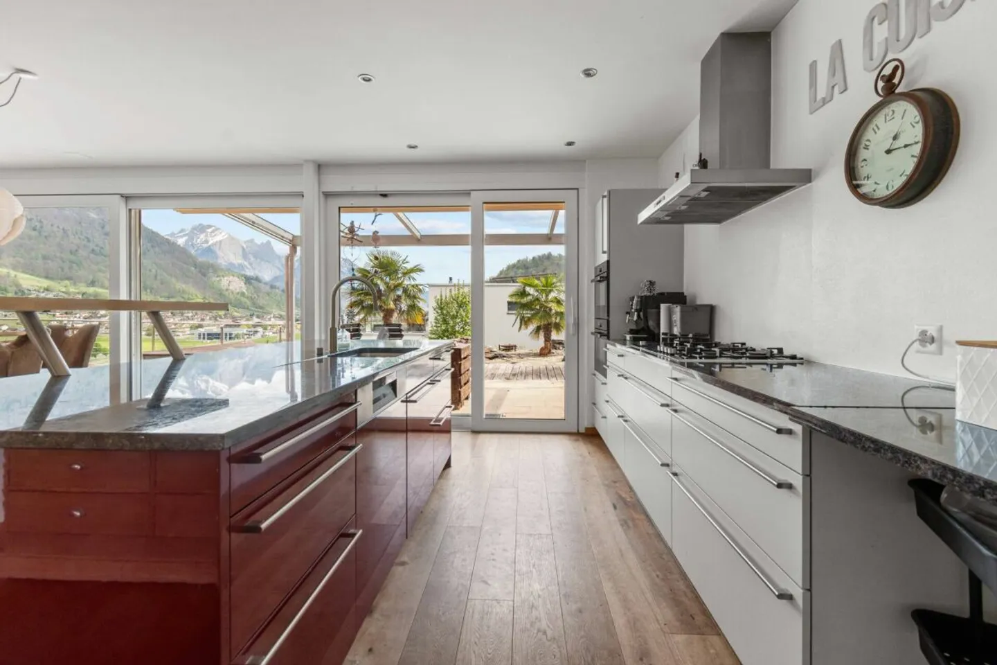 SUR LE ROC | Moderne, inondée de lumière, emplacement élevé, au bout d'une impasse, vue impressionnante sur la vallée jusqu'à la Bündner Herrschaft - Photo 27 sur 39