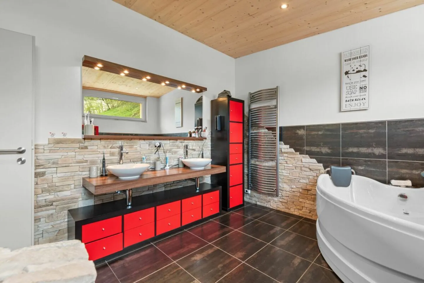 SUR LE ROC | Moderne, inondée de lumière, emplacement élevé, au bout d'une impasse, vue impressionnante sur la vallée jusqu'à la Bündner Herrschaft - Photo 31 sur 39