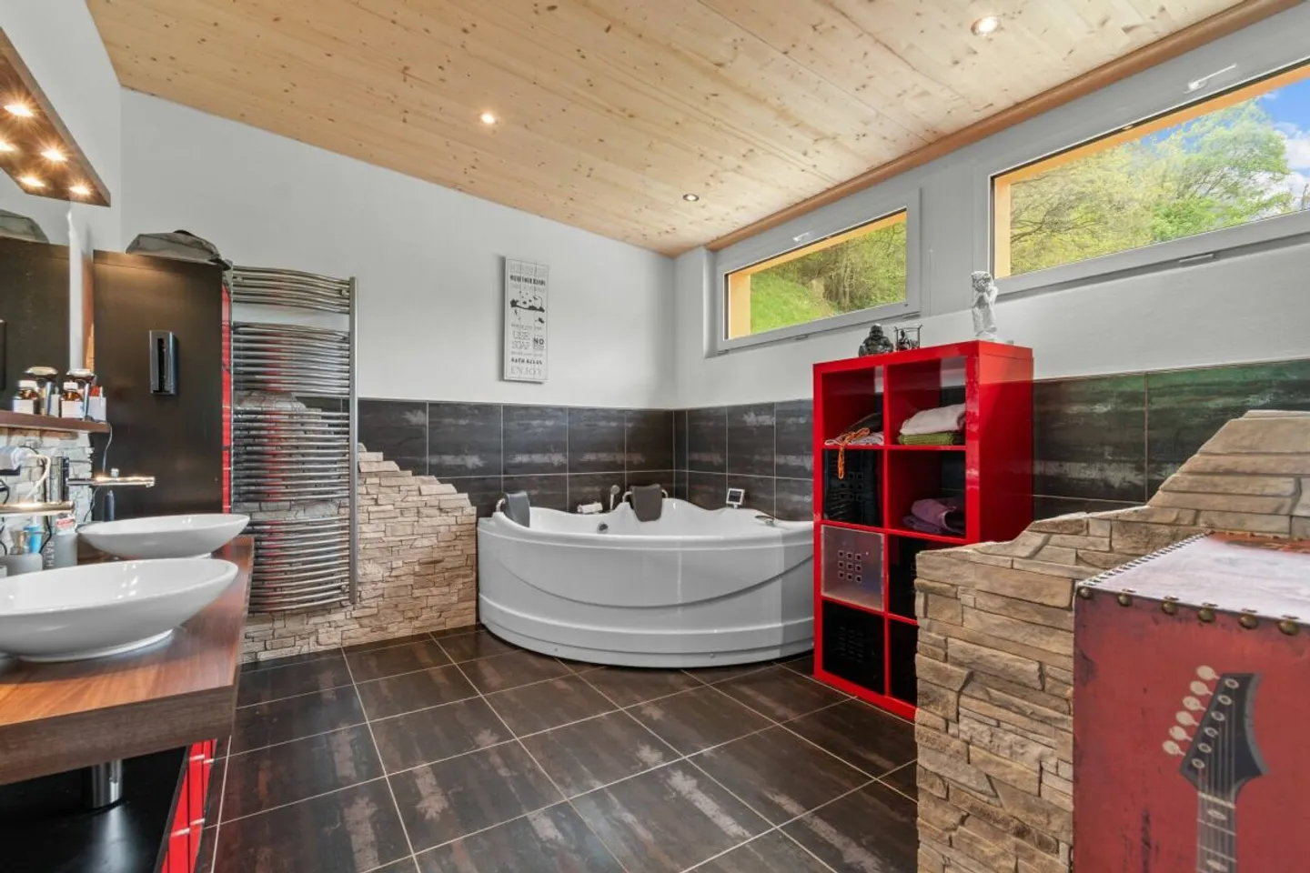 SUR LE ROC | Moderne, inondée de lumière, emplacement élevé, au bout d'une impasse, vue impressionnante sur la vallée jusqu'à la Bündner Herrschaft - Photo 32 sur 39