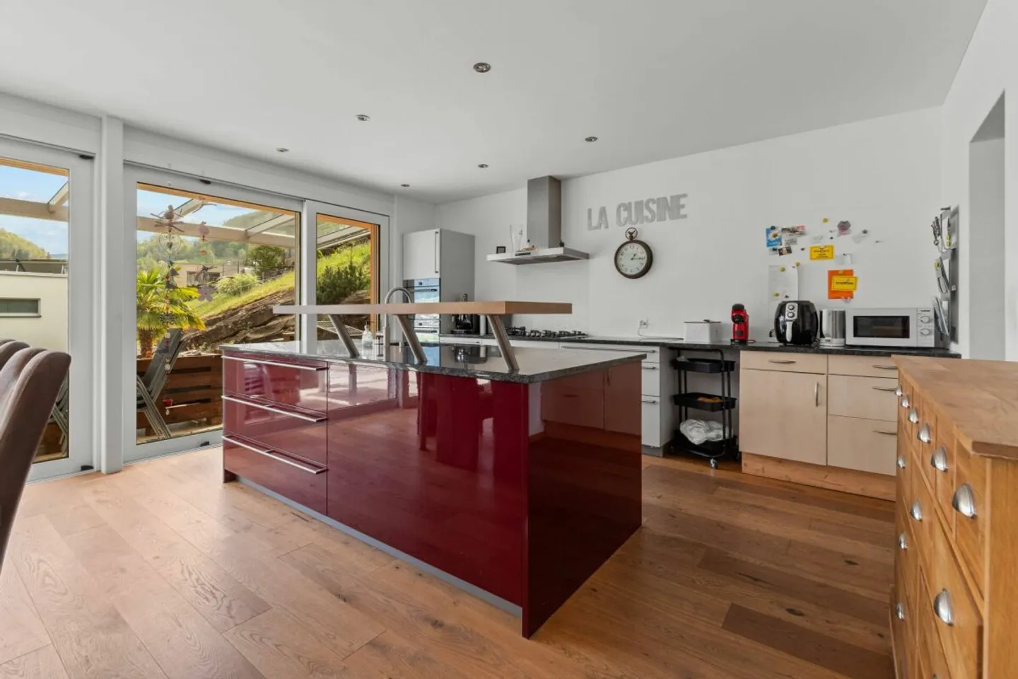 SUR LE ROC | Moderne, inondée de lumière, emplacement élevé, au bout d'une impasse, vue impressionnante sur la vallée jusqu'à la Bündner Herrschaft - Photo 26 sur 39