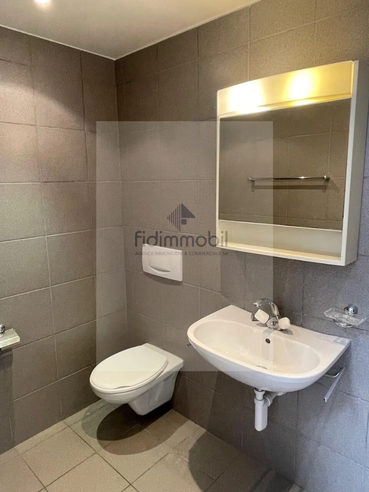 Helles Apartment mit offener Küche - Foto 7 von 7