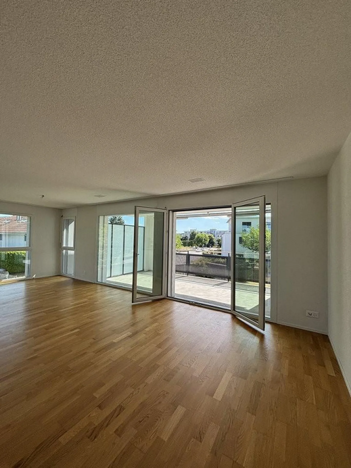 Beautiful living in Studen - Photo 3 of 12