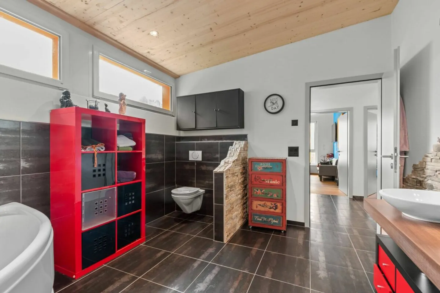 SUR LE ROC | Moderne, inondée de lumière, emplacement élevé, au bout d'une impasse, vue impressionnante sur la vallée jusqu'à la Bündner Herrschaft - Photo 33 sur 39