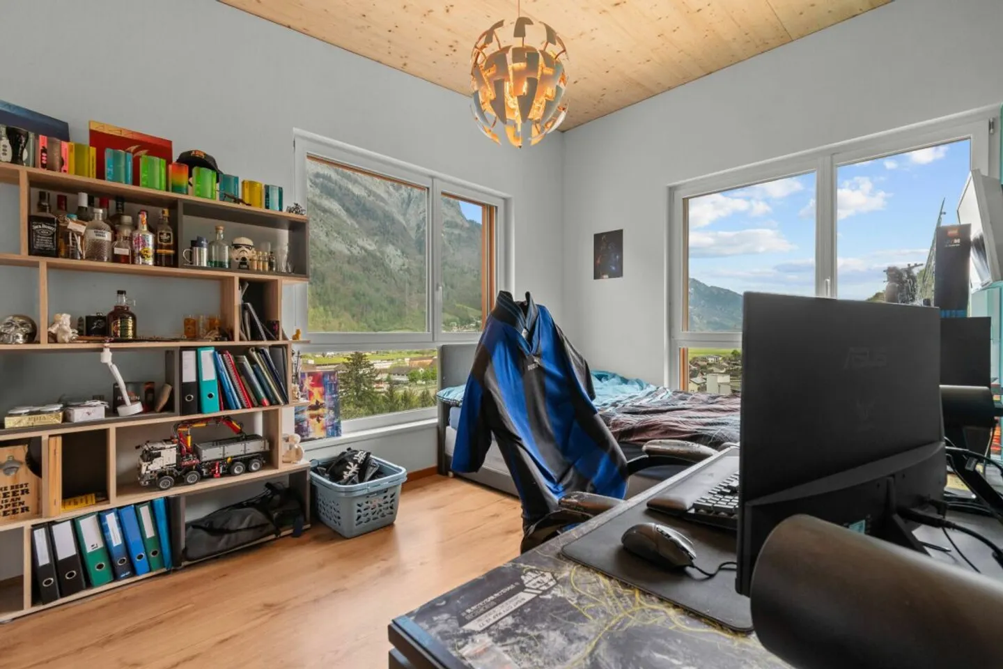 SUR LE ROC | Moderne, inondée de lumière, emplacement élevé, au bout d'une impasse, vue impressionnante sur la vallée jusqu'à la Bündner Herrschaft - Photo 35 sur 39