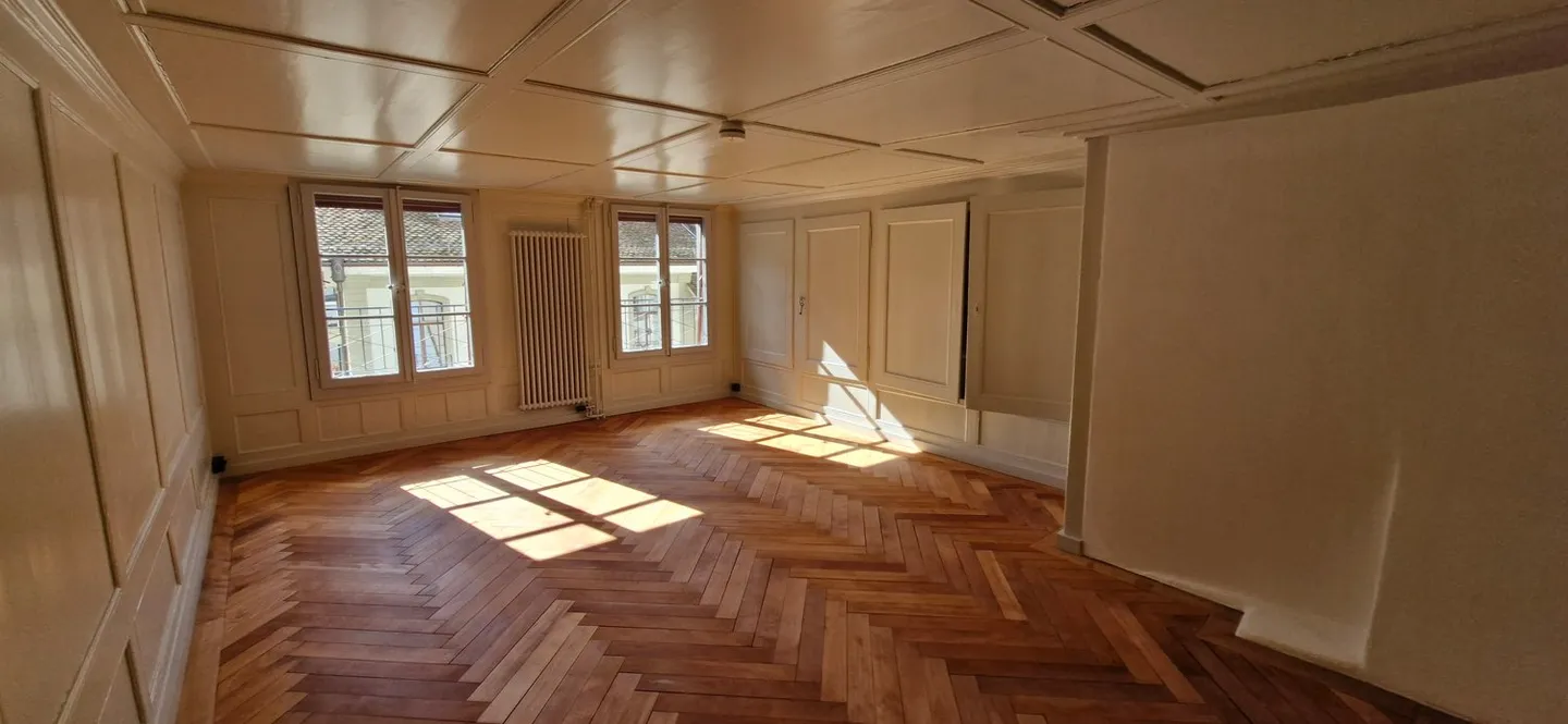 Bijou appositamente ristrutturato di 2 1/2 stanze nel centro storico - Foto 1 di 15