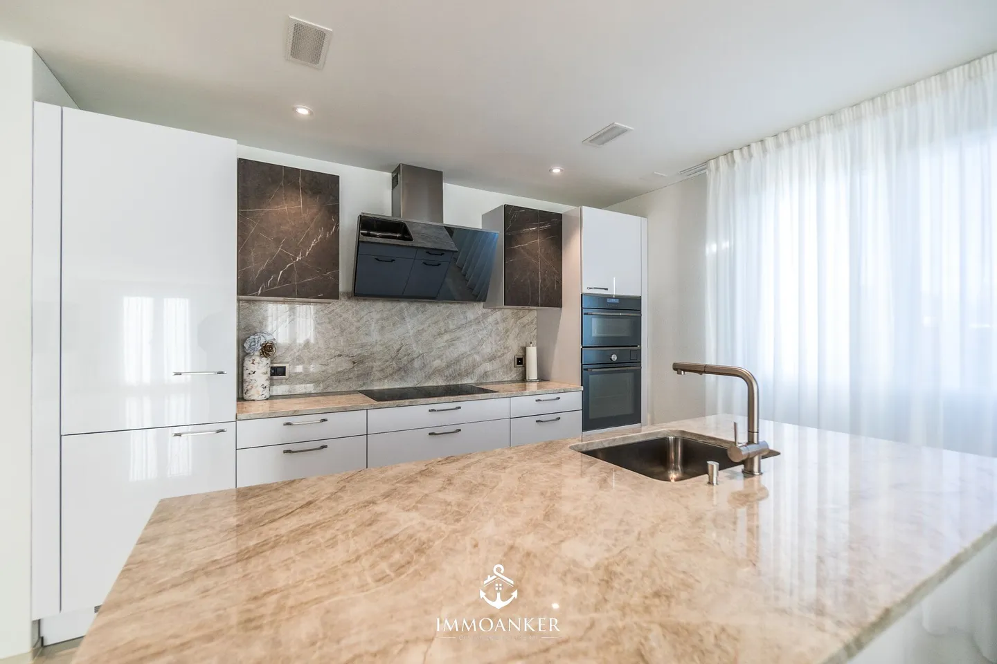 Appartamento da sogno sulla collina sud con vista mozzafiato sulle montagne e sulla terrazza - Foto 4 di 12