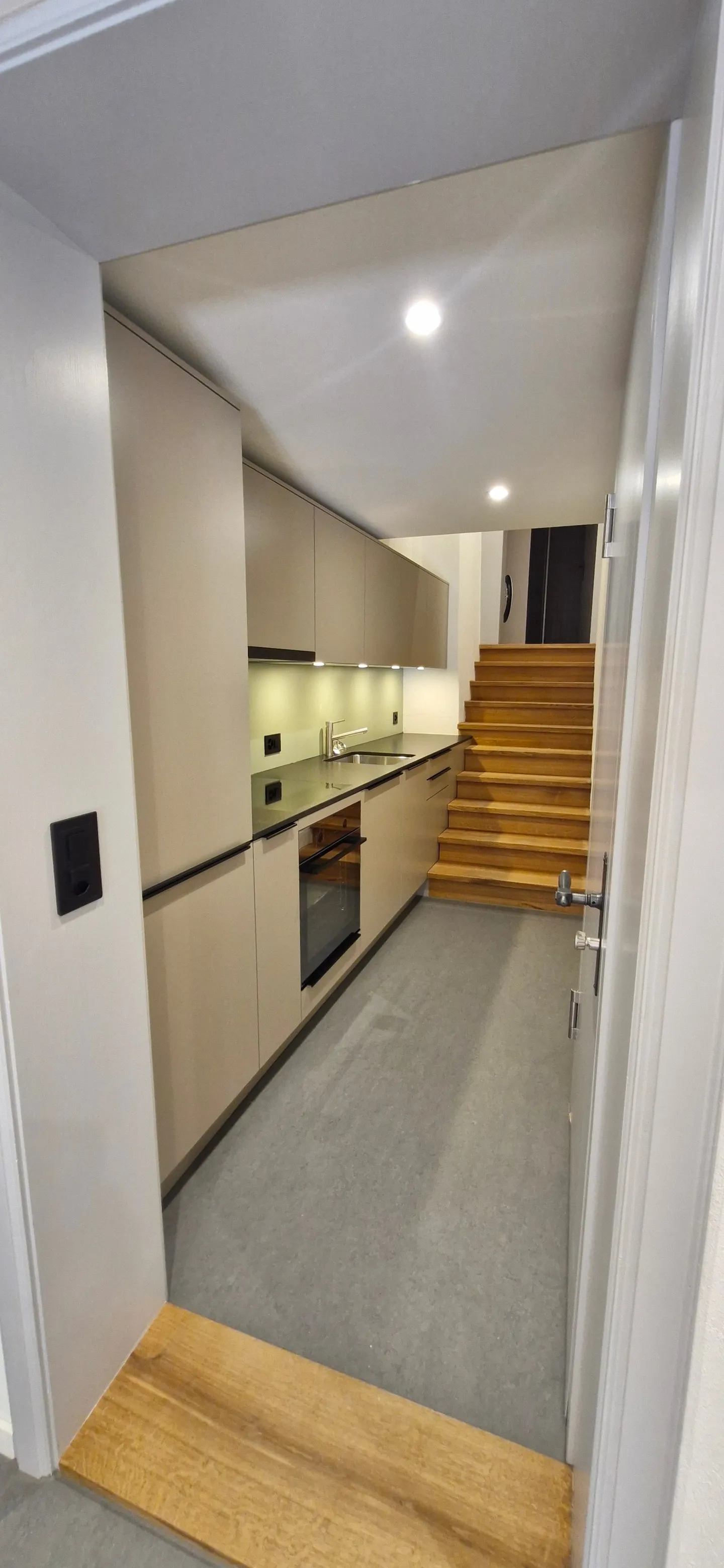 Bijou appositamente ristrutturato di 2 1/2 stanze nel centro storico - Foto 11 di 15