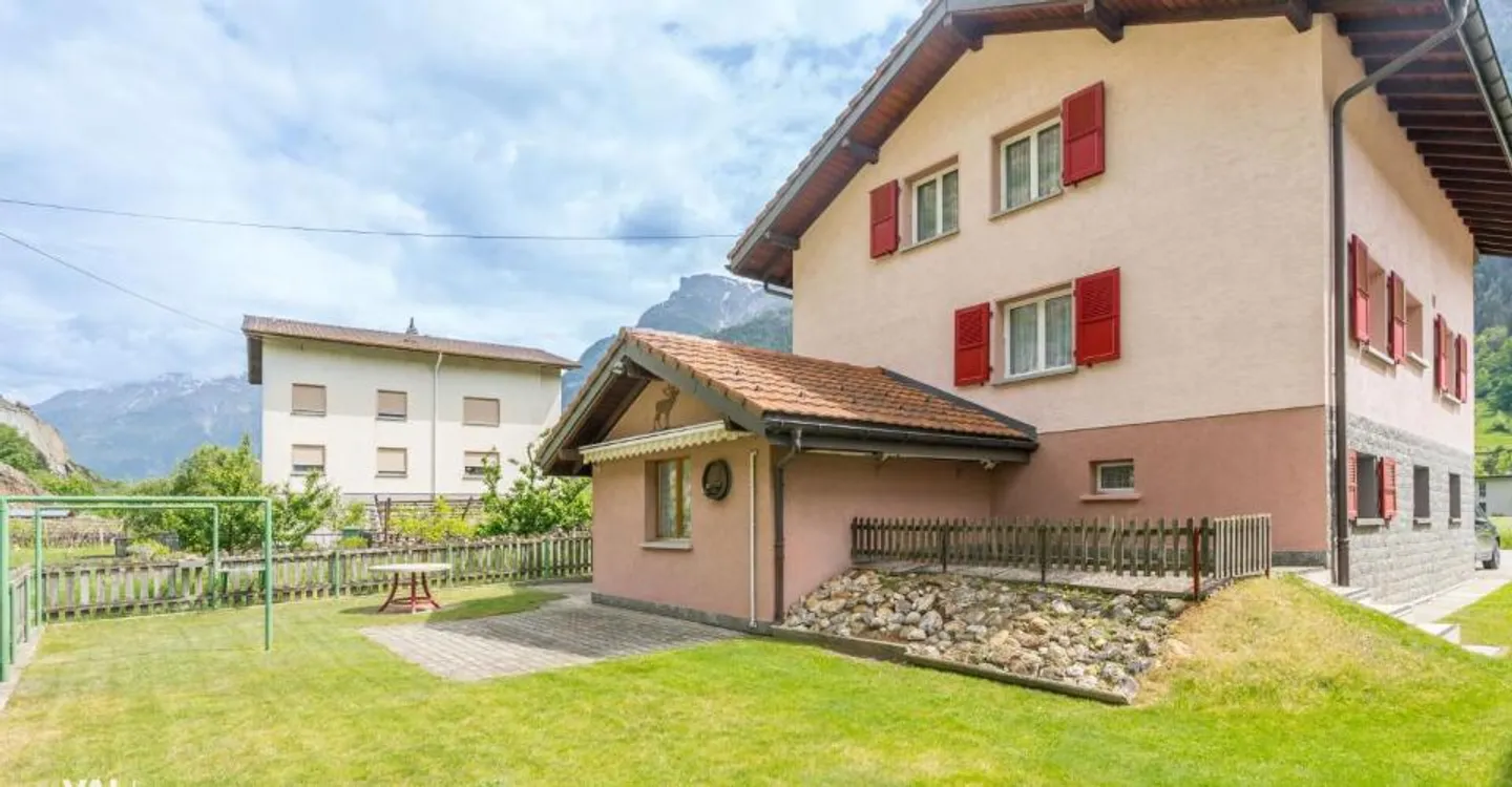 Ampia casa familiare a Brigerbad - Foto 2 di 13