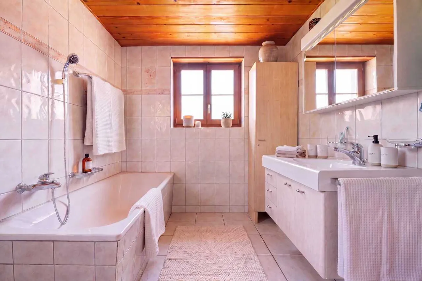 Attractive two-family house in a natural location - Photo 8 of 9