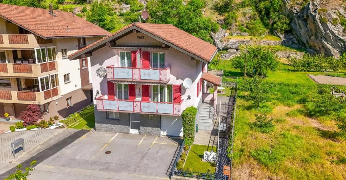 Ampia casa familiare a Brigerbad - Foto 1 di 13