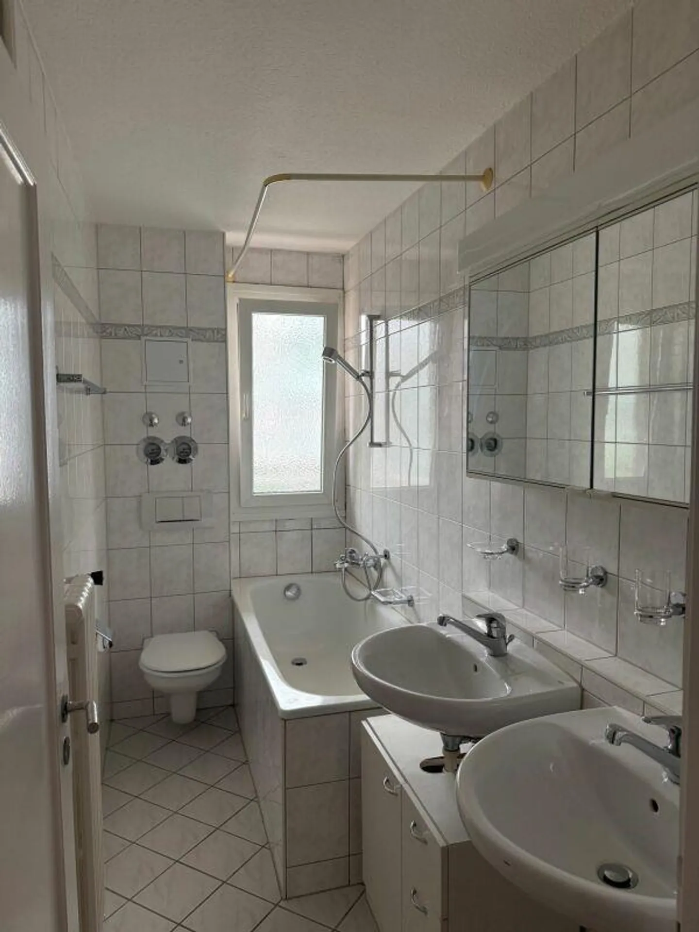 Appartement confortable avec balcon dans le meilleur emplacement - Photo 4 sur 9