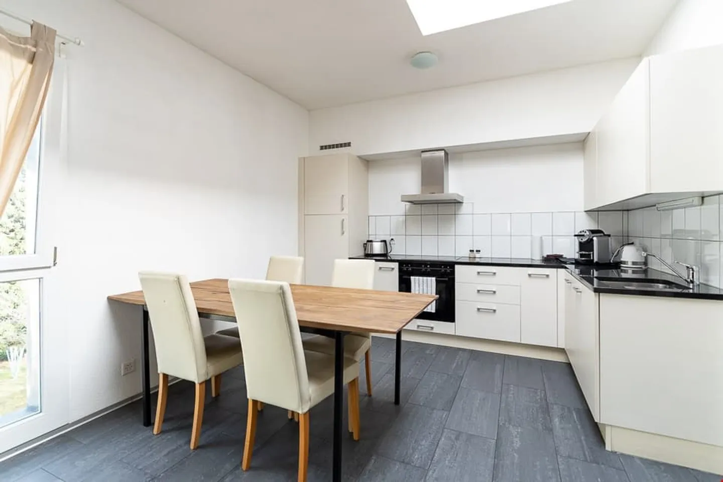 Appartamento Moderno con 1 Camera e Servizi Alberghieri - Foto 6 di 10