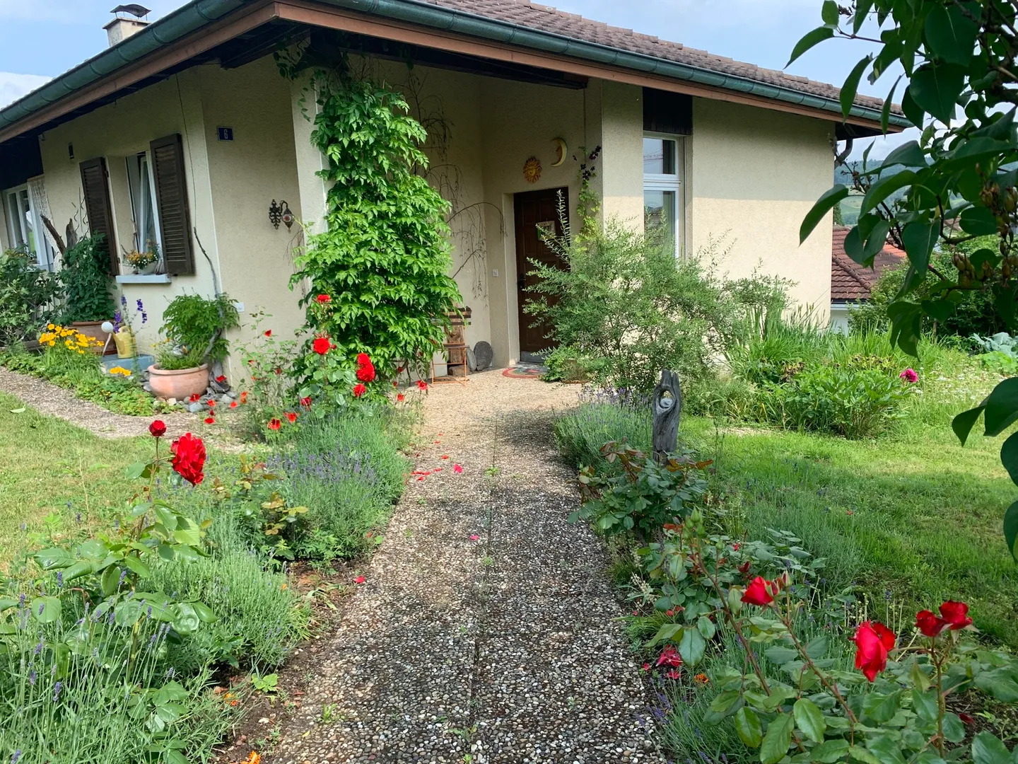 Charmantes Haus mit Garten - Foto 1 von 4