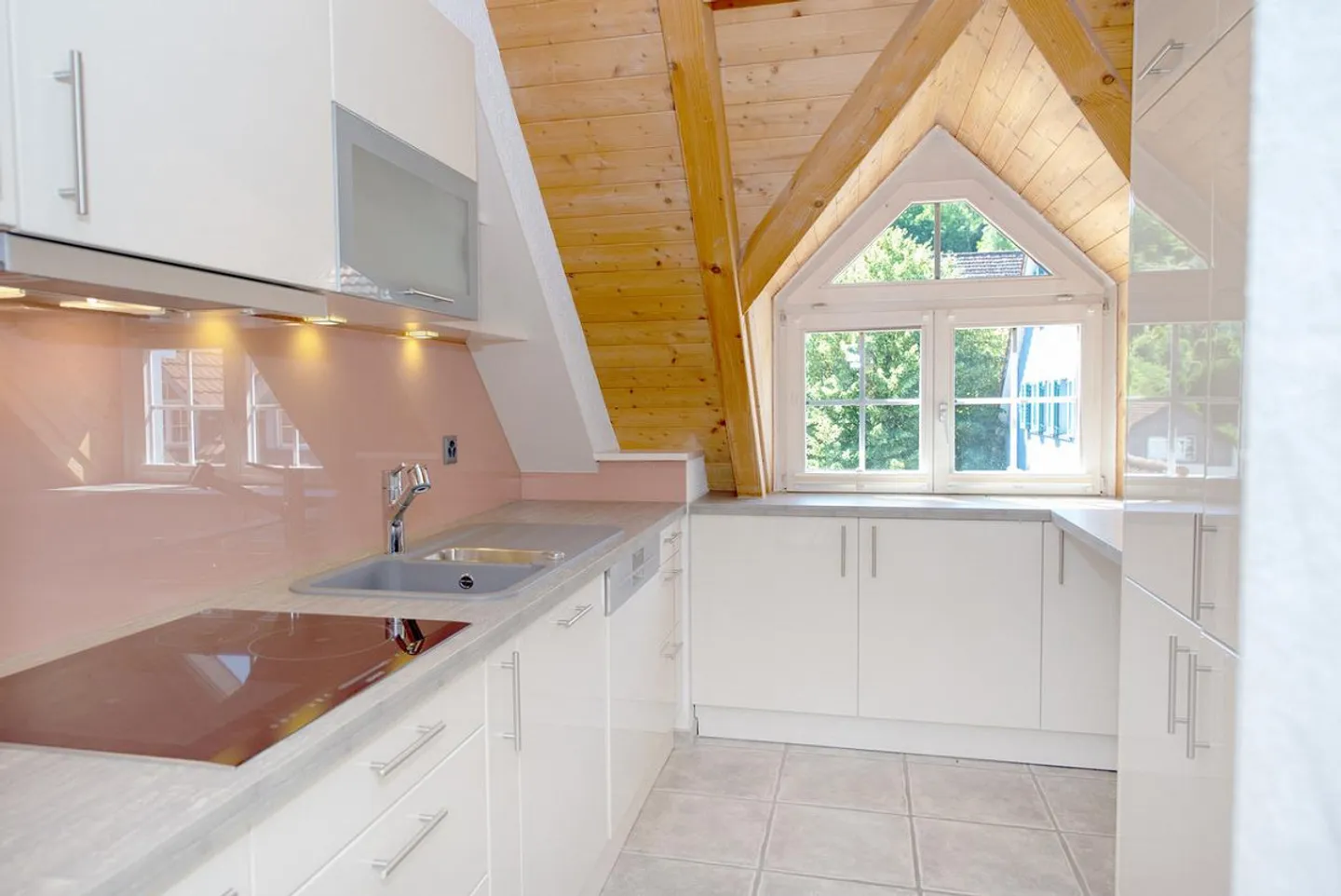 Charming attic apartment in the village center - Photo 3 of 14