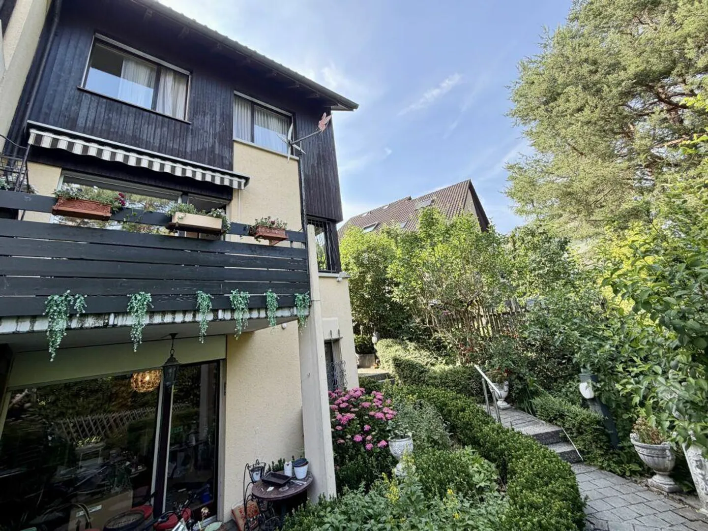 Dreamlike Living at the Foot of Uetliberg - Stylish 6.5-Room Semi-Detached House - Photo 23 of 23