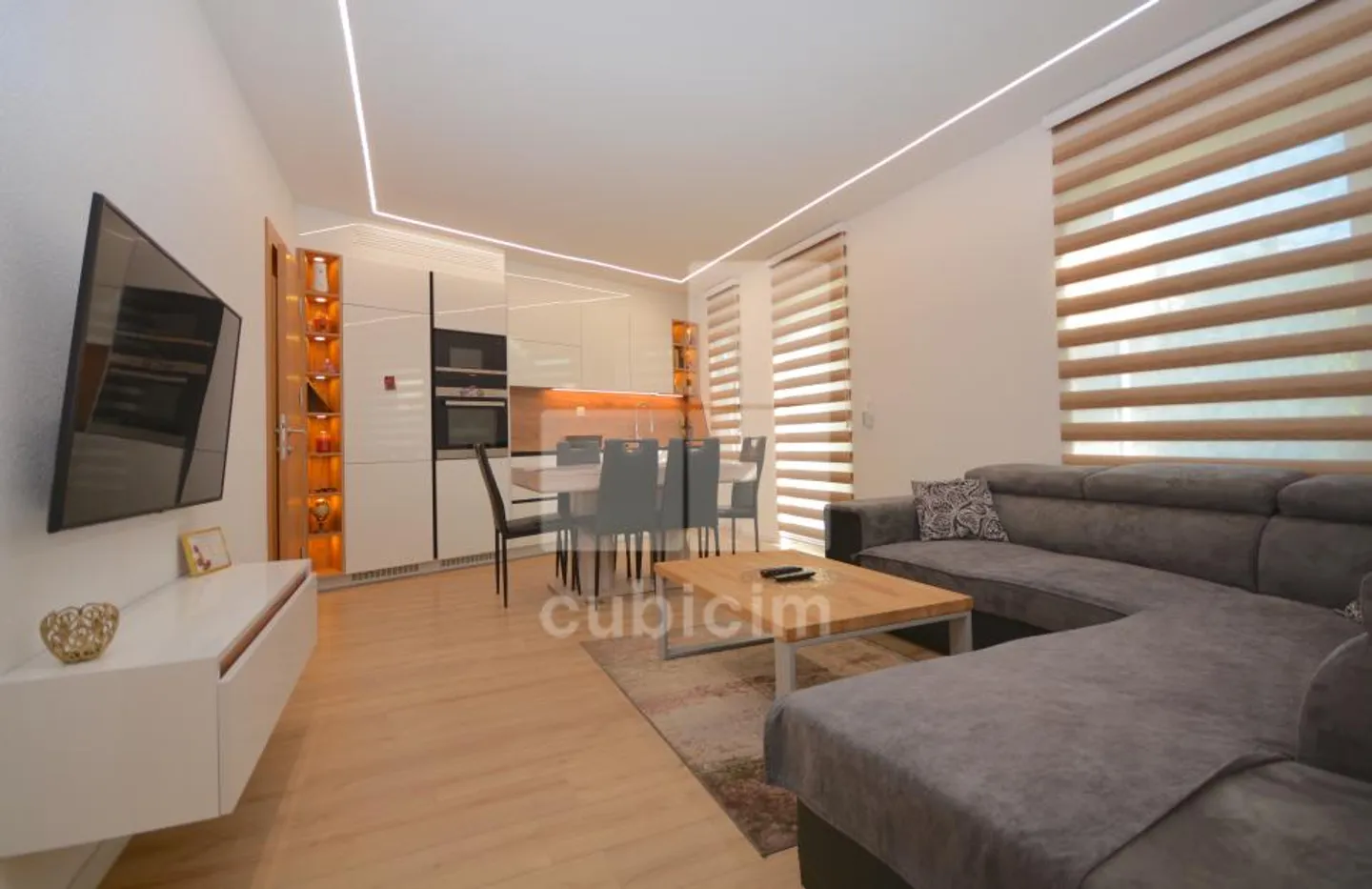 Casa con 2 appartamenti di 4,5 stanze e 1 vecchio edificio da ristrutturare - Foto 1 di 12