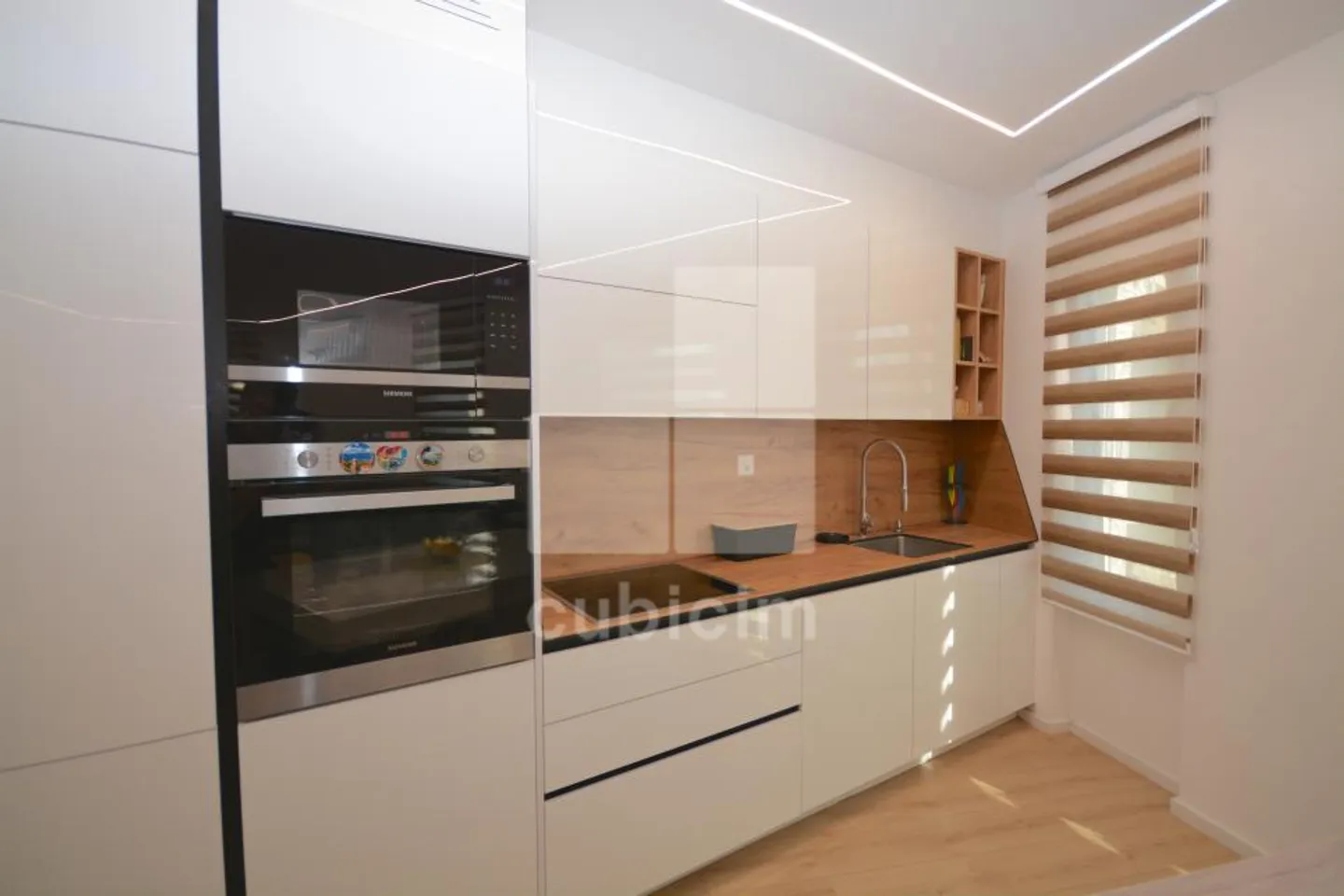 Casa con 2 appartamenti di 4,5 stanze e 1 vecchio edificio da ristrutturare - Foto 3 di 12