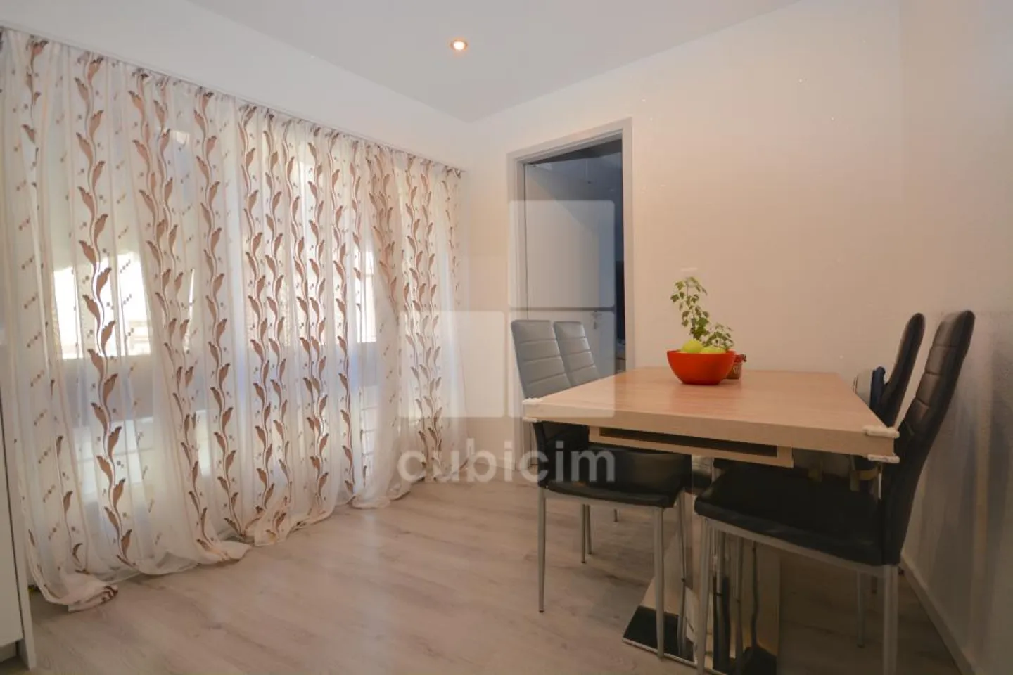 Casa con 2 appartamenti di 4,5 stanze e 1 vecchio edificio da ristrutturare - Foto 5 di 12