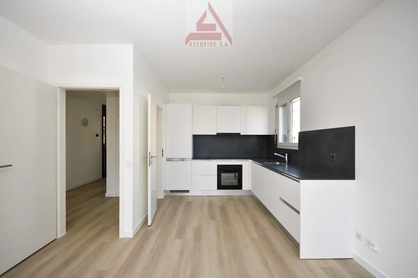 Renovierte 3.5 - Zimmerwohnung / App. di 3.5 locali ristrutturato - Foto 2 von 5