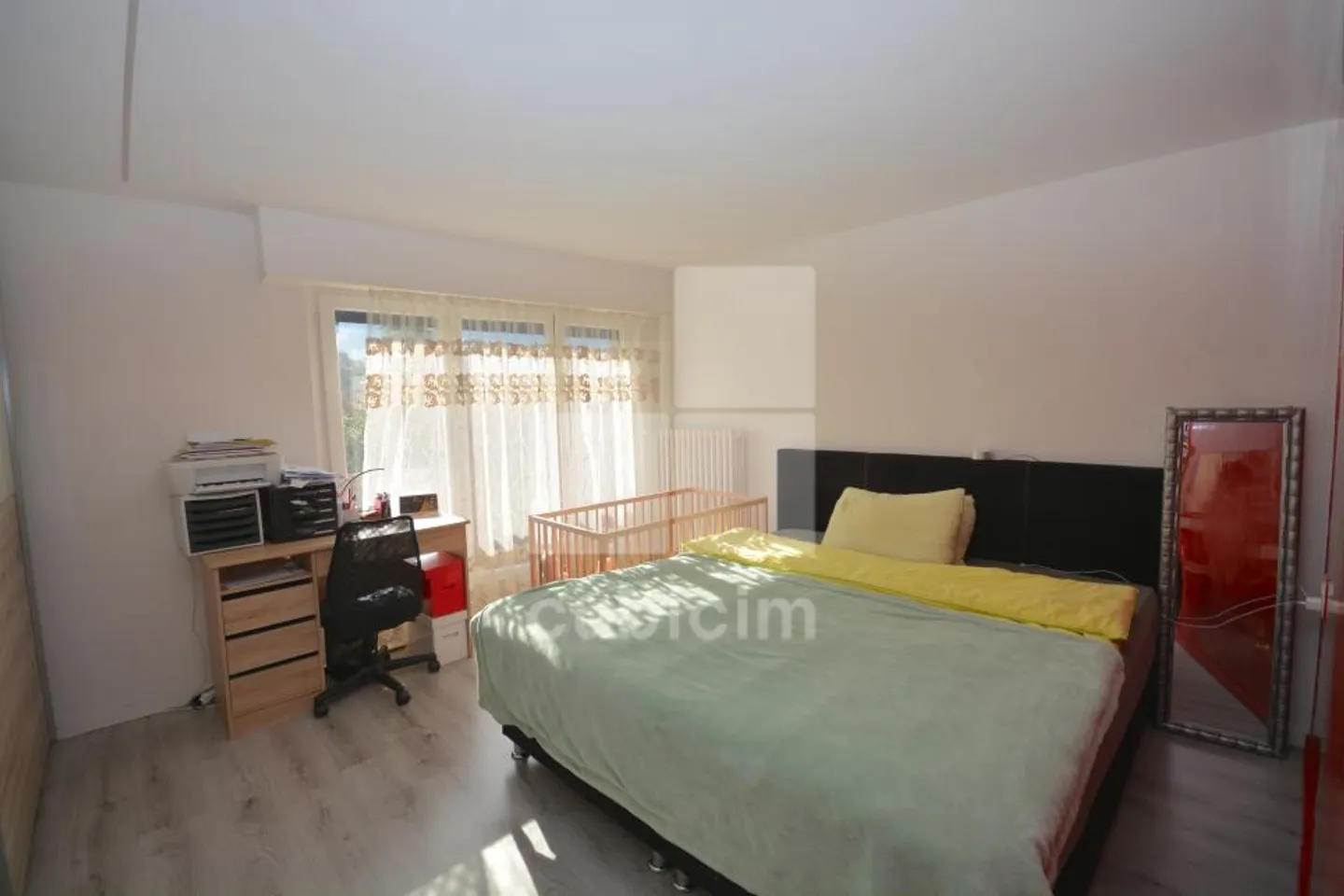 Casa con 2 appartamenti di 4,5 stanze e 1 vecchio edificio da ristrutturare - Foto 6 di 12
