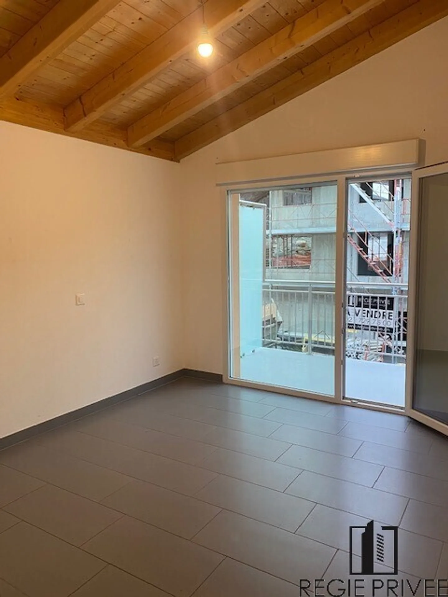 This beautiful apartment in the lovely municipality of Riddes is close to the highway and the peaceful greenery - Photo 3 of 6