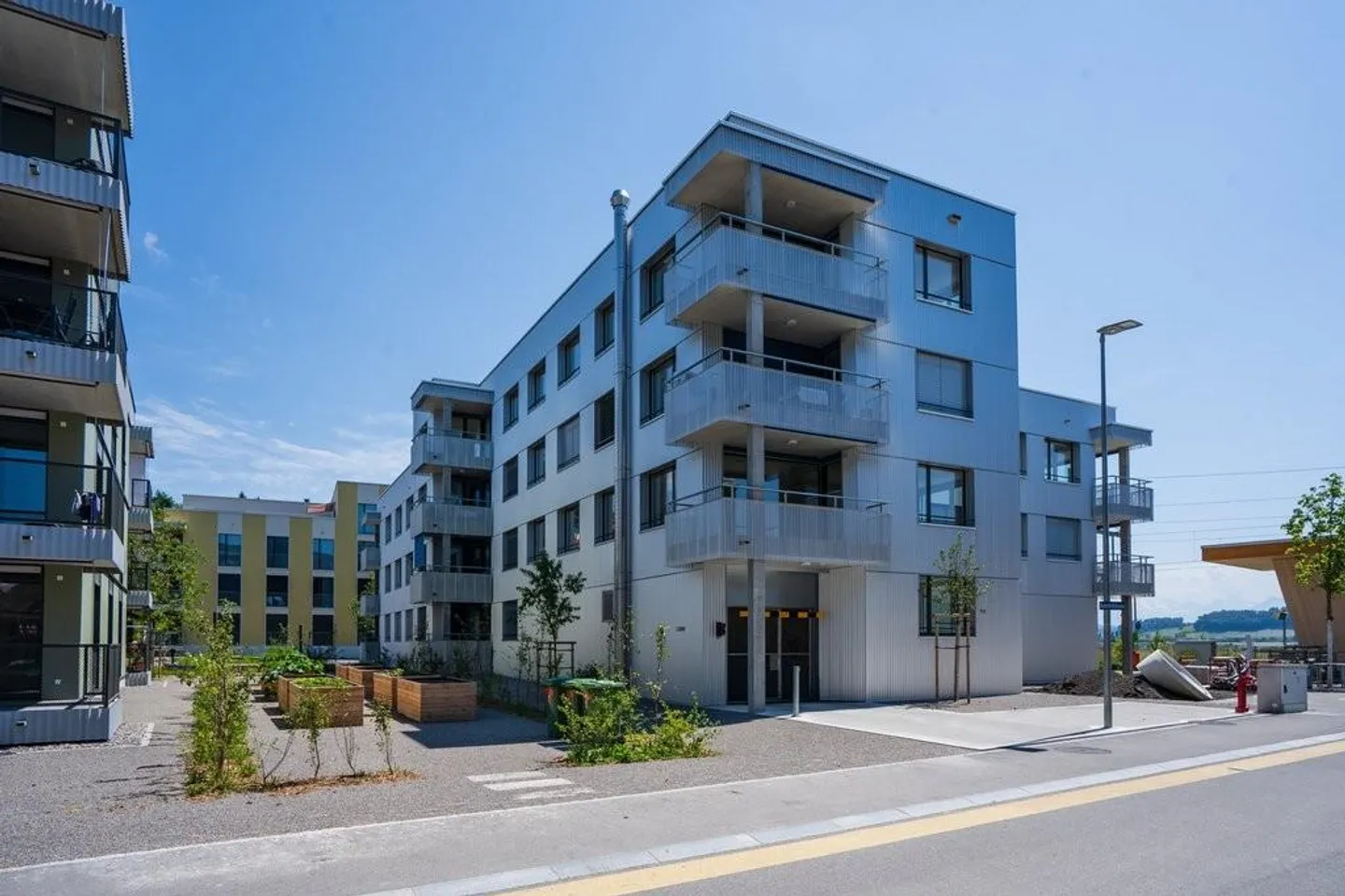 New studio in perfect location - Photo 1 of 5