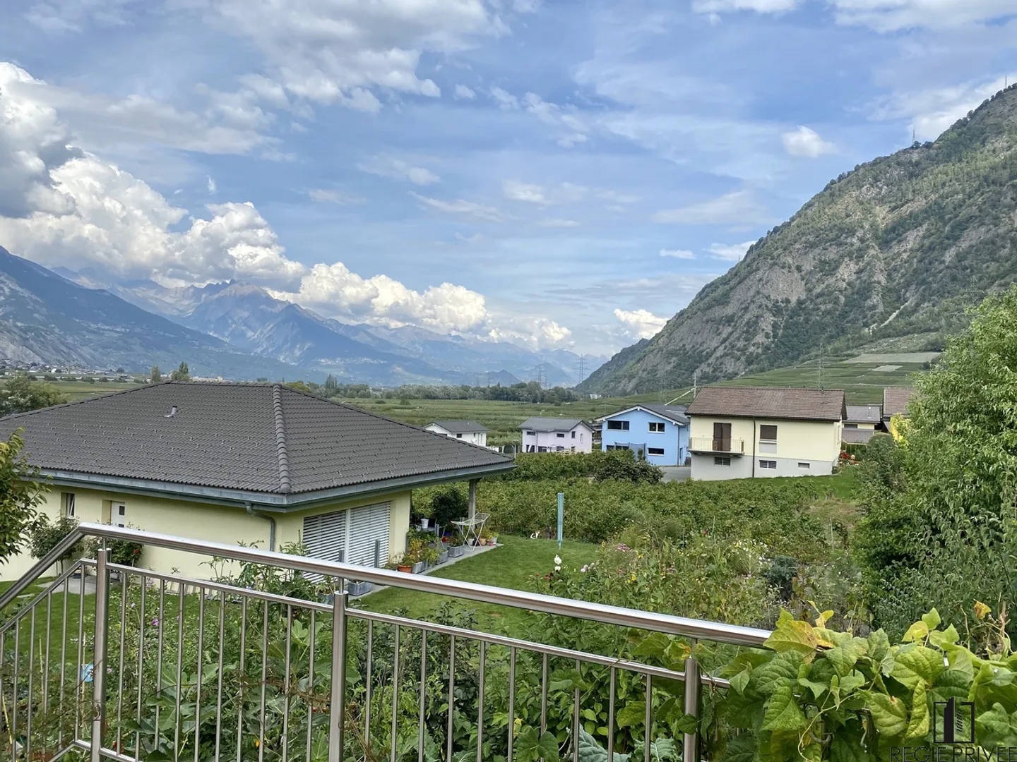 This beautiful apartment in the lovely municipality of Riddes is close to the highway and the peaceful greenery - Photo 5 of 6