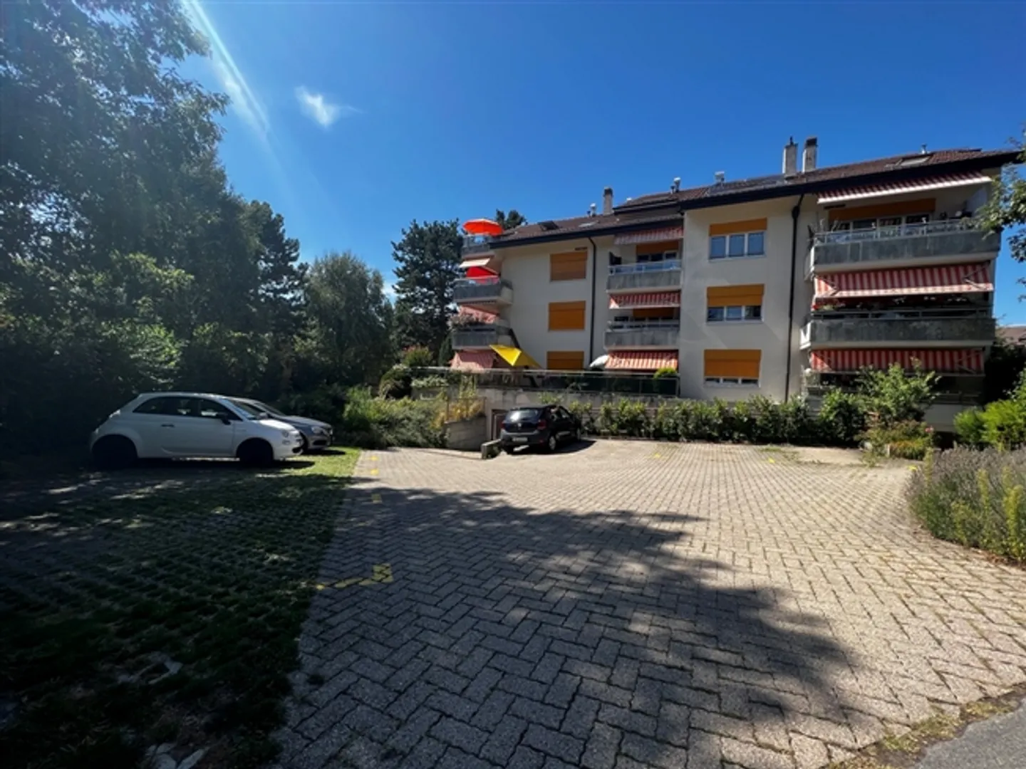 Outdoor parking in Cheseaux-sur-Lausanne - Photo 2 of 2