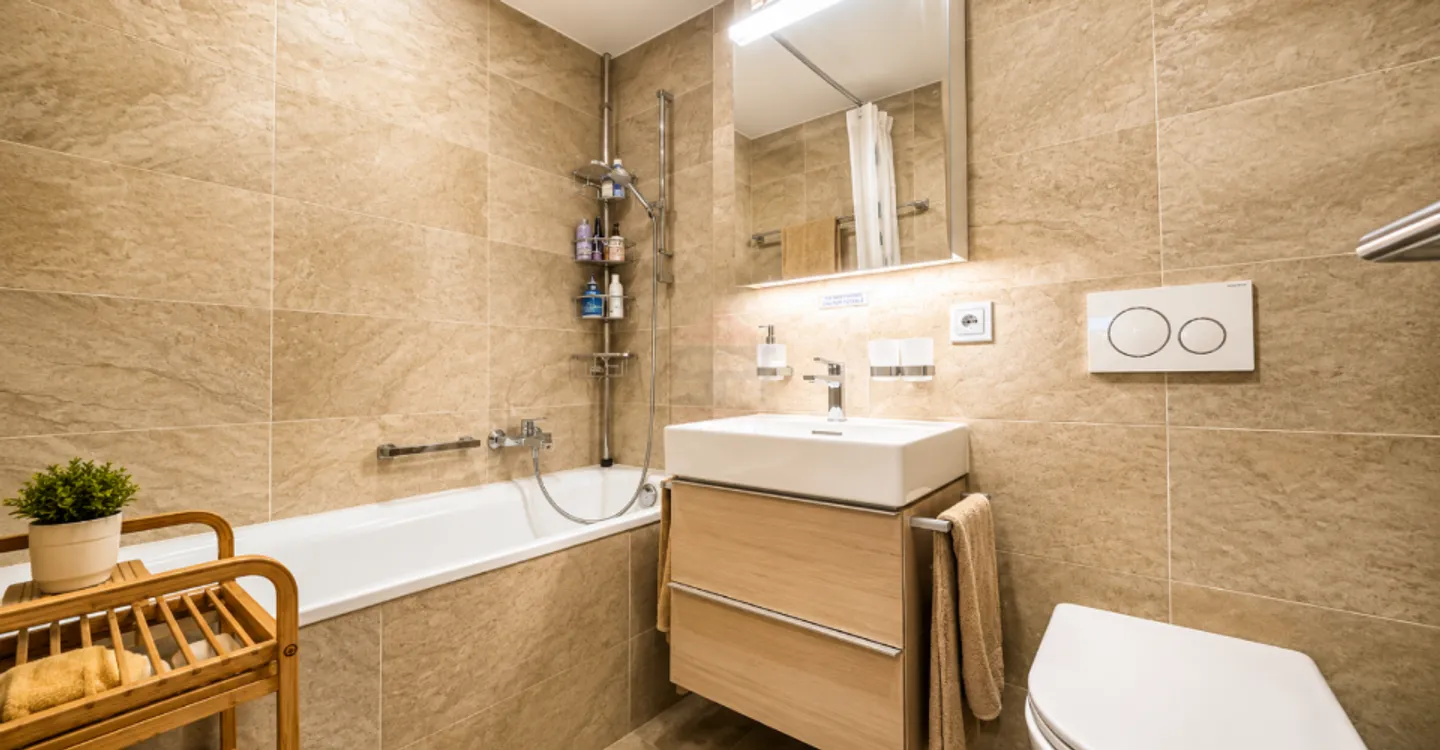 Charming Multi-Level Apartment - Photo 8 of 12