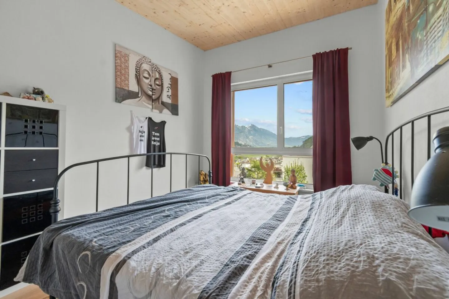 SUR LE ROC | Moderne, inondée de lumière, emplacement élevé, au bout d'une impasse, vue impressionnante sur la vallée jusqu'à la Bündner Herrschaft - Photo 38 sur 39