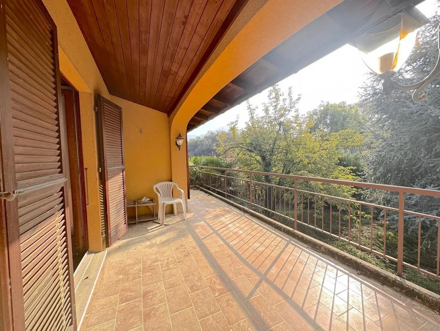 Interesting single-family house with large garden - Photo 8 of 11