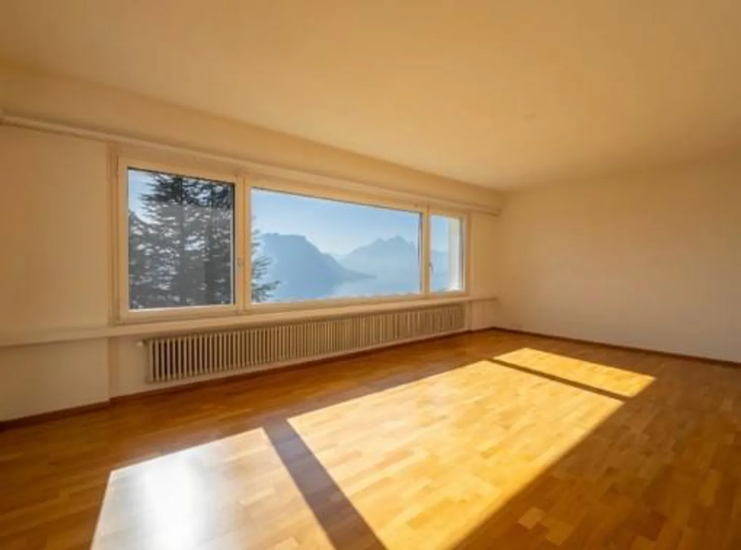 Cercasi nuovo inquilino per 2 stanze condivise; casa di campagna di 5 stanze, vista lago/montagna - Foto 2 di 8