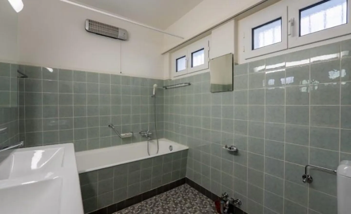 Cercasi nuovo inquilino per 2 stanze condivise; casa di campagna di 5 stanze, vista lago/montagna - Foto 6 di 8