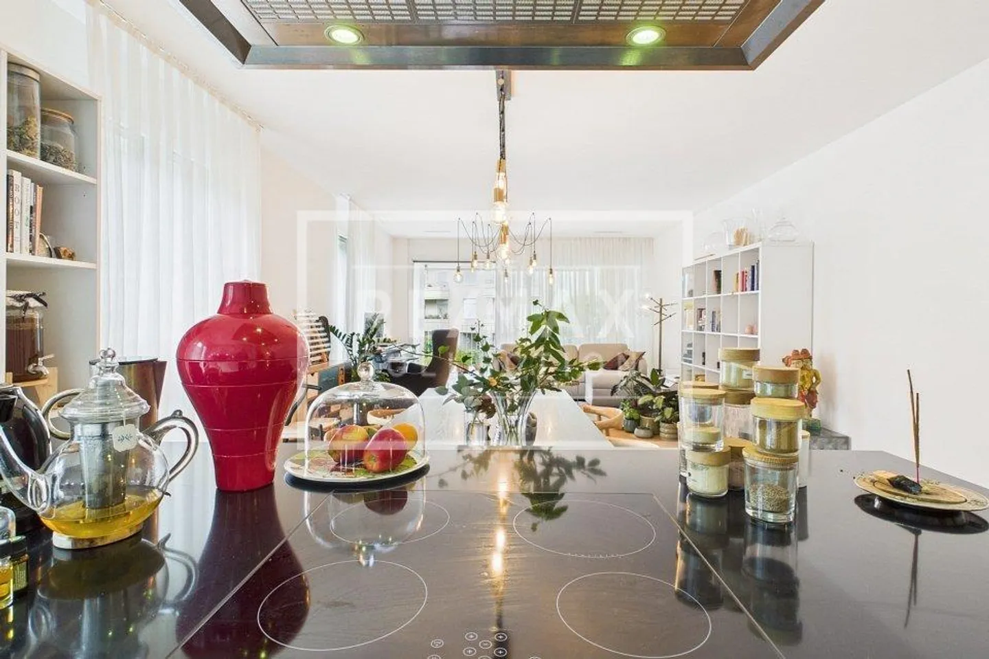 Spacieux, Confort, Vue et Détente : Votre Nouveau Foyer Vous Attend Enthousiasmement ! - Photo 1 sur 13