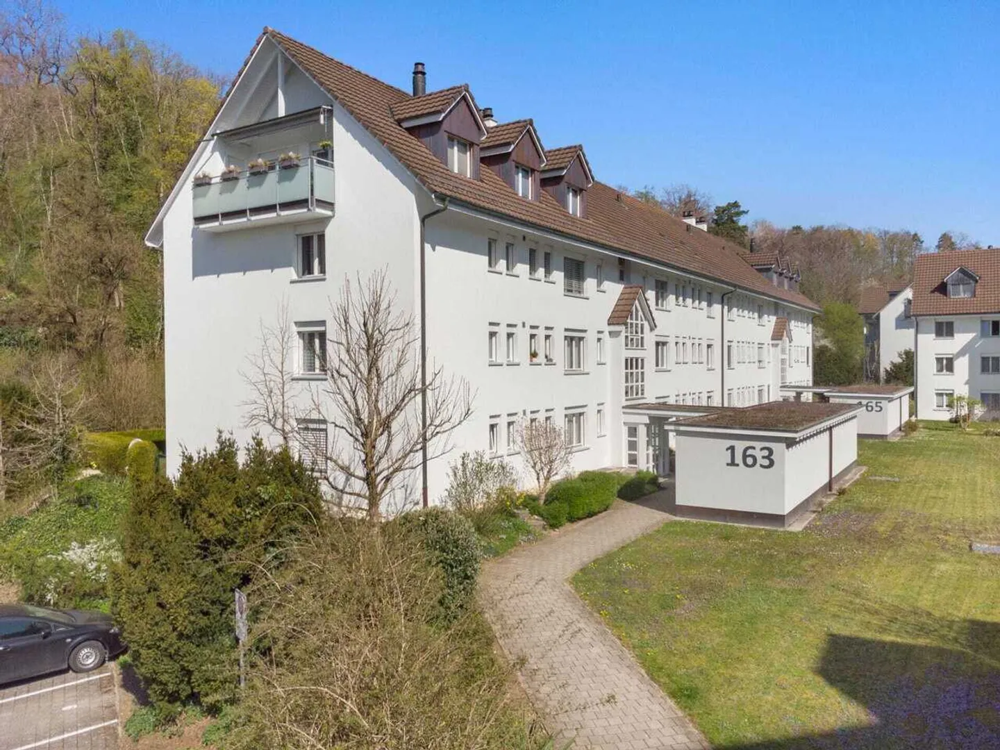 Quiet 4.5 Room Apartment with Forest View in Schaffhausen - Photo 3 of 13