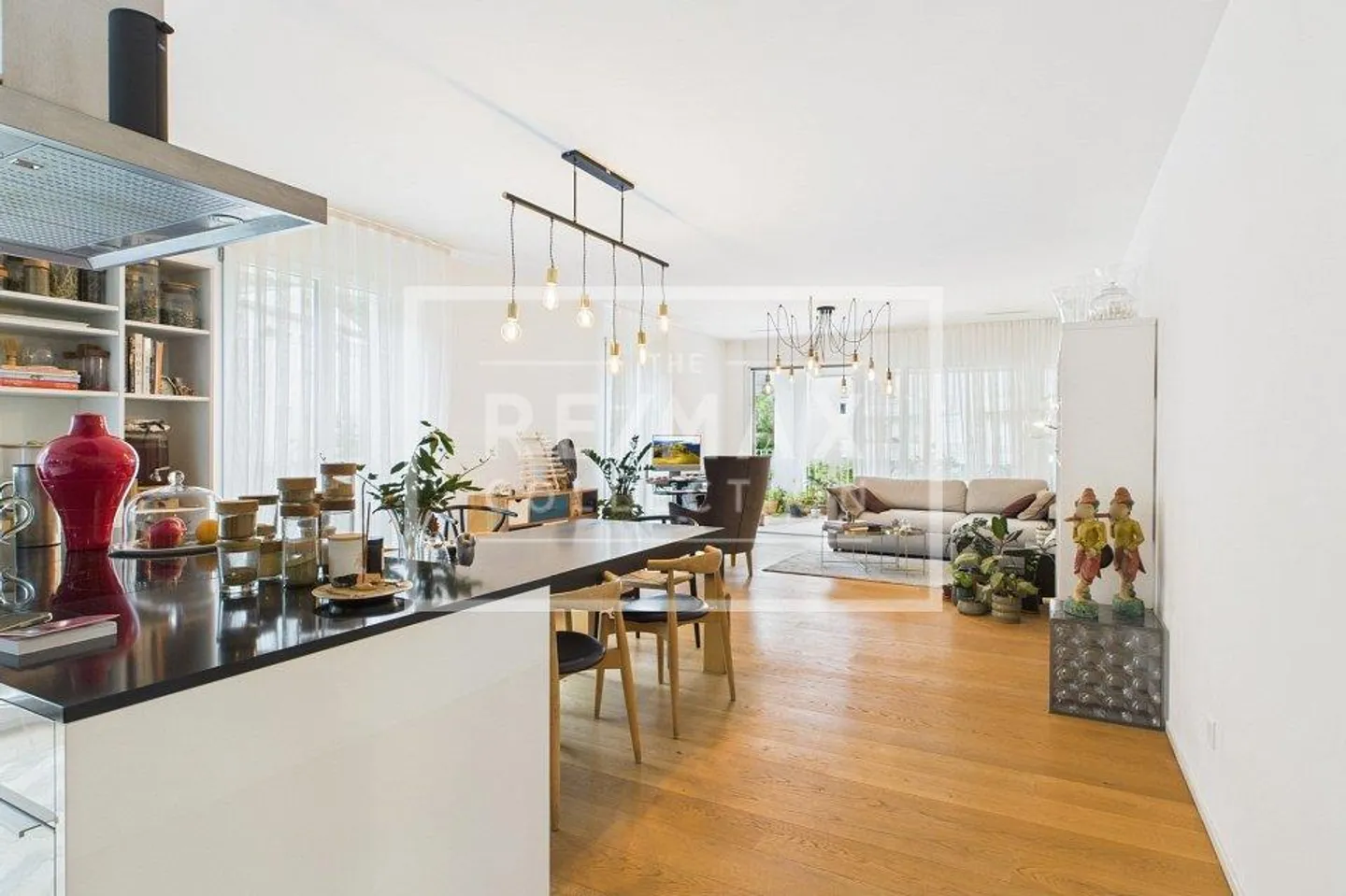 Spacieux, Confort, Vue et Détente : Votre Nouveau Foyer Vous Attend Enthousiasmement ! - Photo 4 sur 13