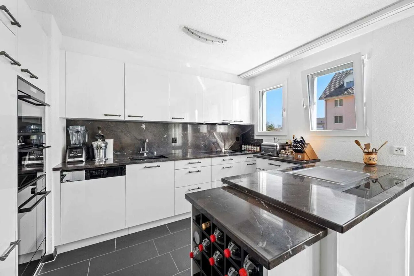 Quiet 4.5 Room Apartment with Forest View in Schaffhausen - Photo 6 of 13