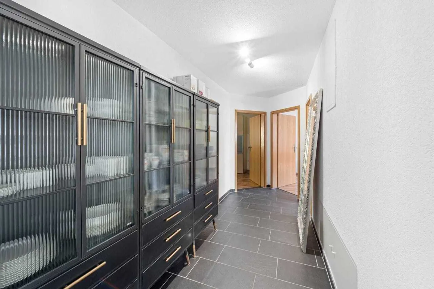 Quiet 4.5 Room Apartment with Forest View in Schaffhausen - Photo 8 of 13